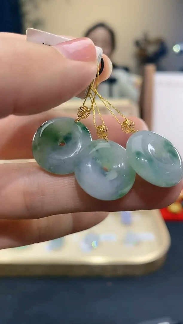 【闪购商品】翡翠颈饰18K金镶嵌平安扣多样性发货1件