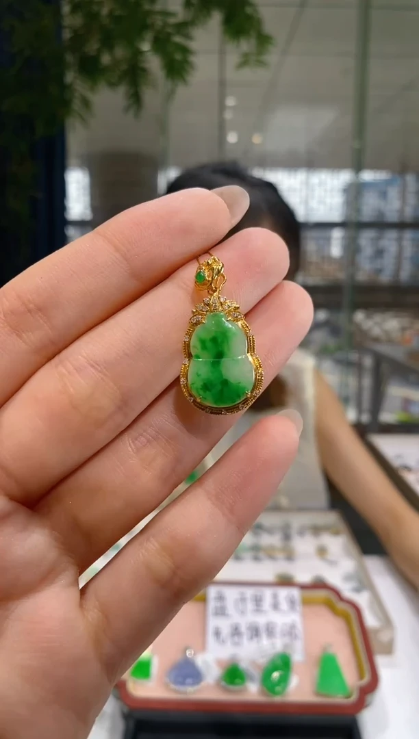 【闪购商品】翡翠吊坠(不含链)18K金镶嵌葫芦