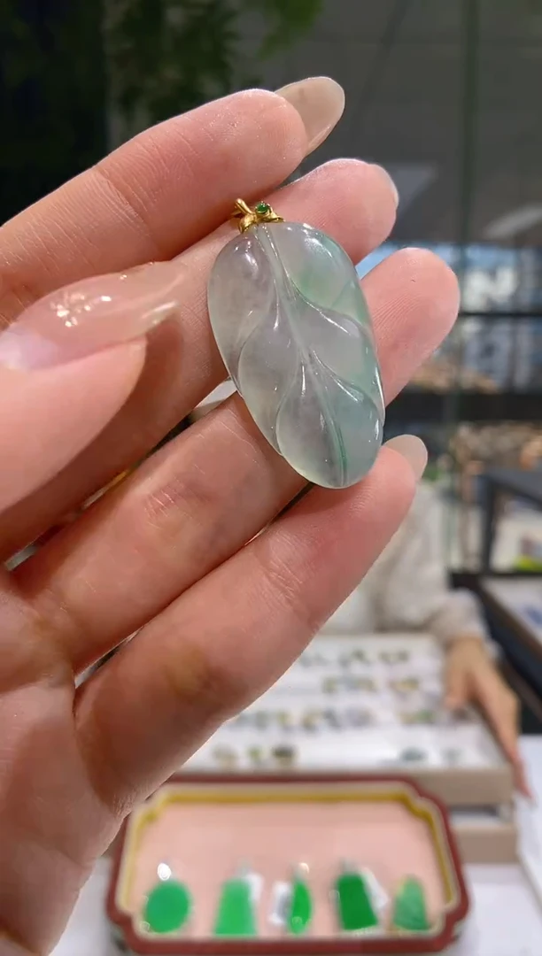 【闪购商品】翡翠吊坠(不含链)18K金镶嵌叶子