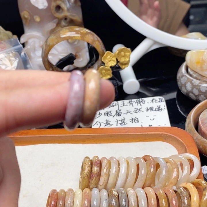 硅化珊瑚（珊瑚玉）手镯未镶嵌墨*