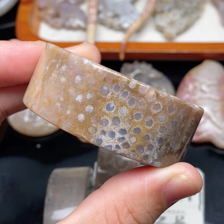 硅化珊瑚（珊瑚玉）手镯（圆镯）未镶嵌