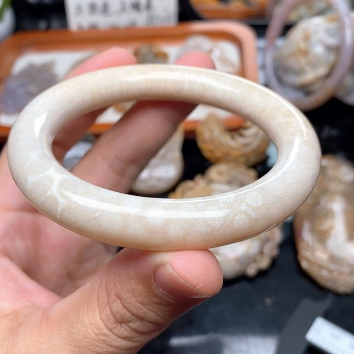 硅化珊瑚（珊瑚玉）手镯未镶嵌一*云