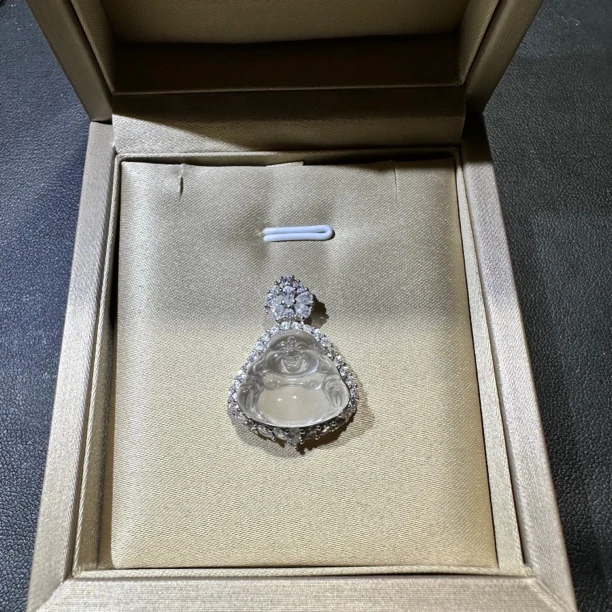 S925通体国标银镀真白金镶嵌天然石英质玉小佛公吊坠