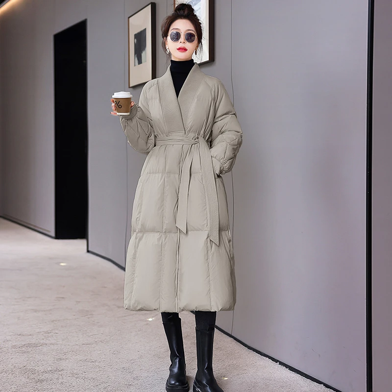 高端大气过膝中长款羽绒服冬装设计感V领收腰显瘦减龄白鸭绒外套