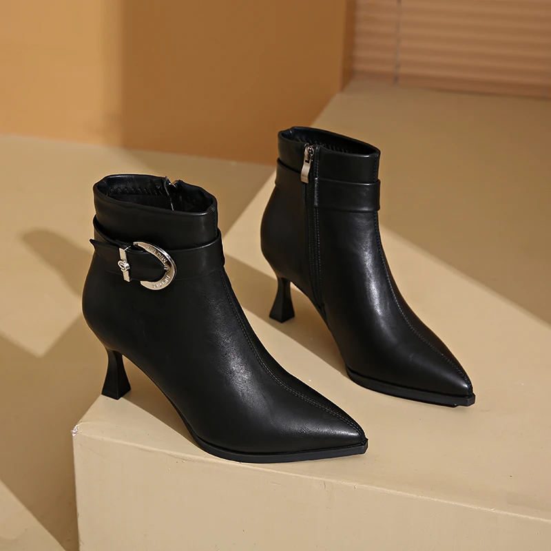 秋冬新款短靴女防水台女靴细跟高跟鞋粗跟皮带扣百搭冬季祼靴棕色