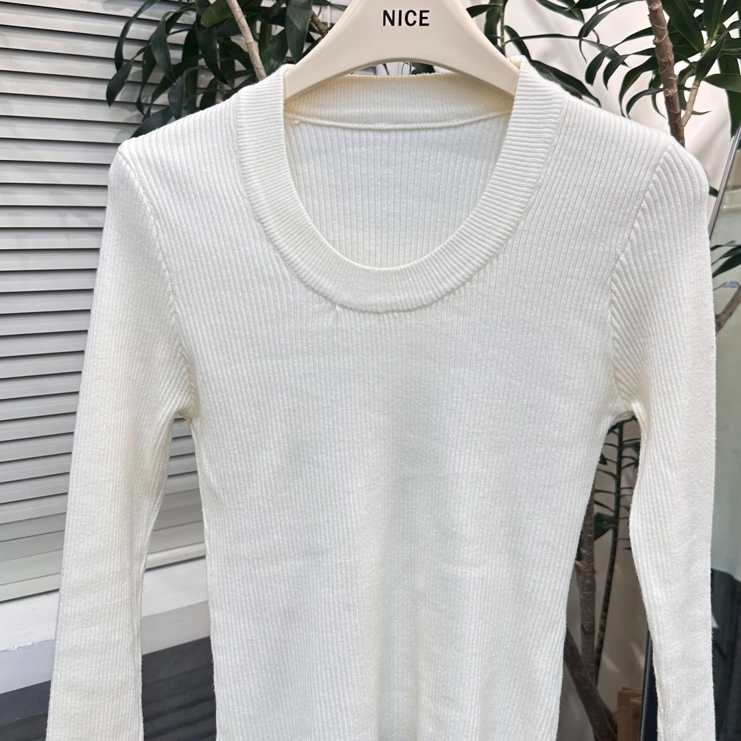 修身针织毛衣U领