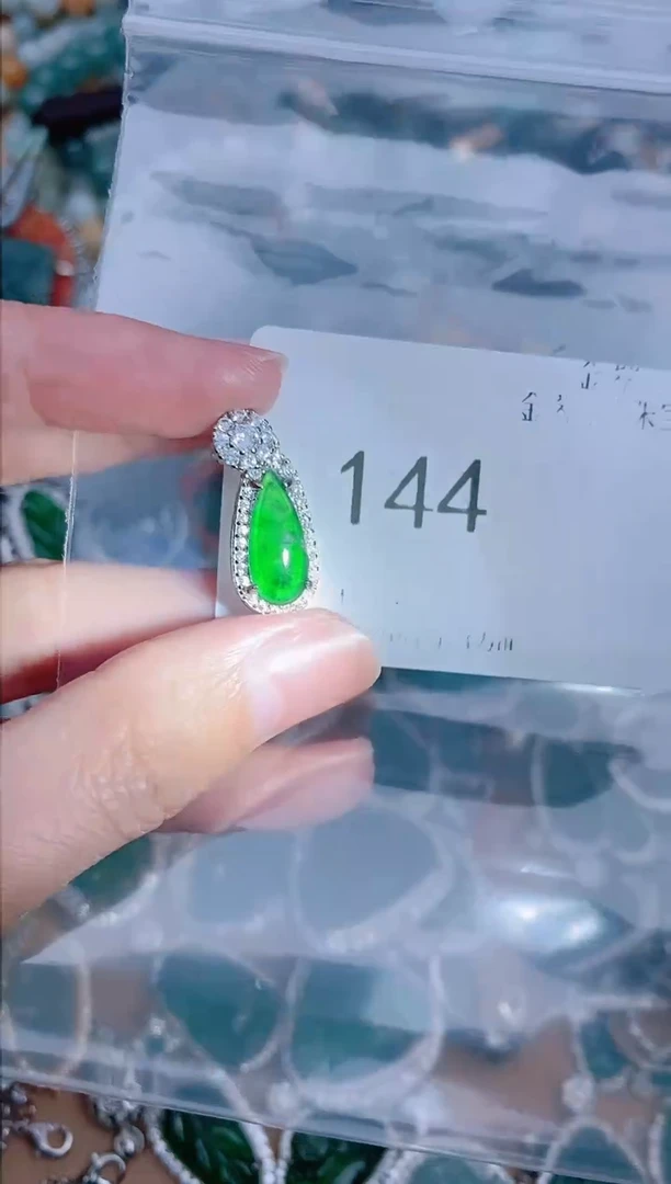 【闪购商品】翡翠颈饰未镶嵌144