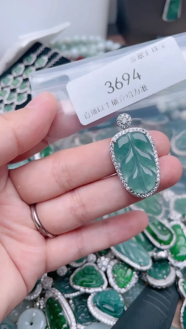 【闪购商品】翡翠颈饰未镶嵌3694........1