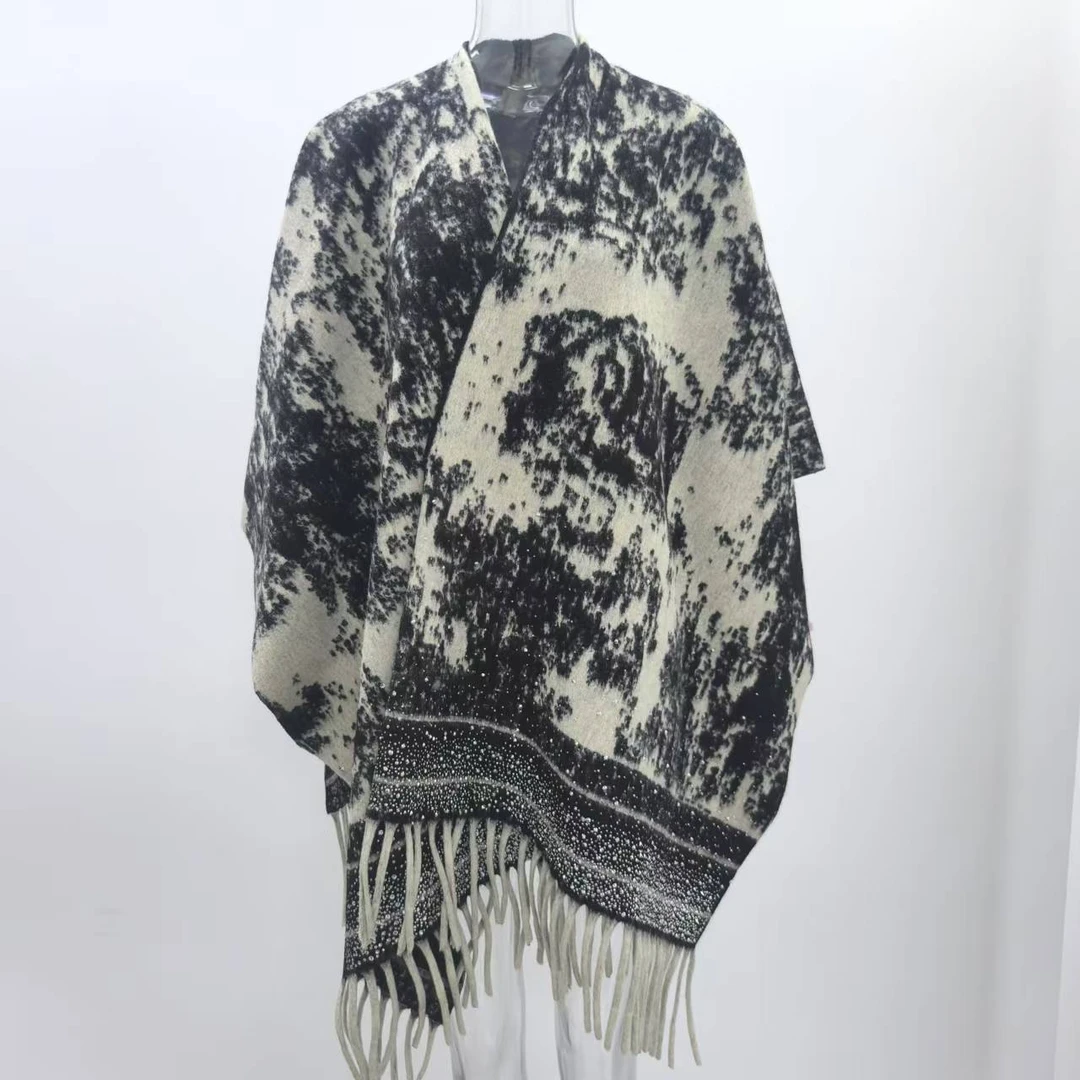 私服-TCH时尚保暖秋冬新款百搭重工烫钻披肩围巾T72C45E5023