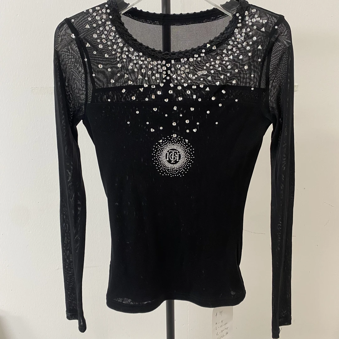 包头万达-TCH2024秋冬新款重工烫钻字母黑色打底衫T72C08E5017