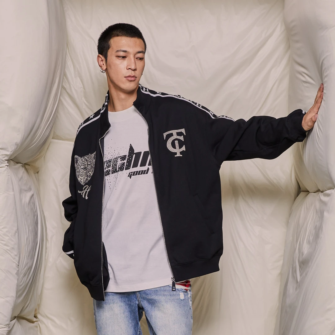 爆款-TCH潮牌豹头字母烫钻拼接袖子黑色百搭拉链衫T69D276020洋气