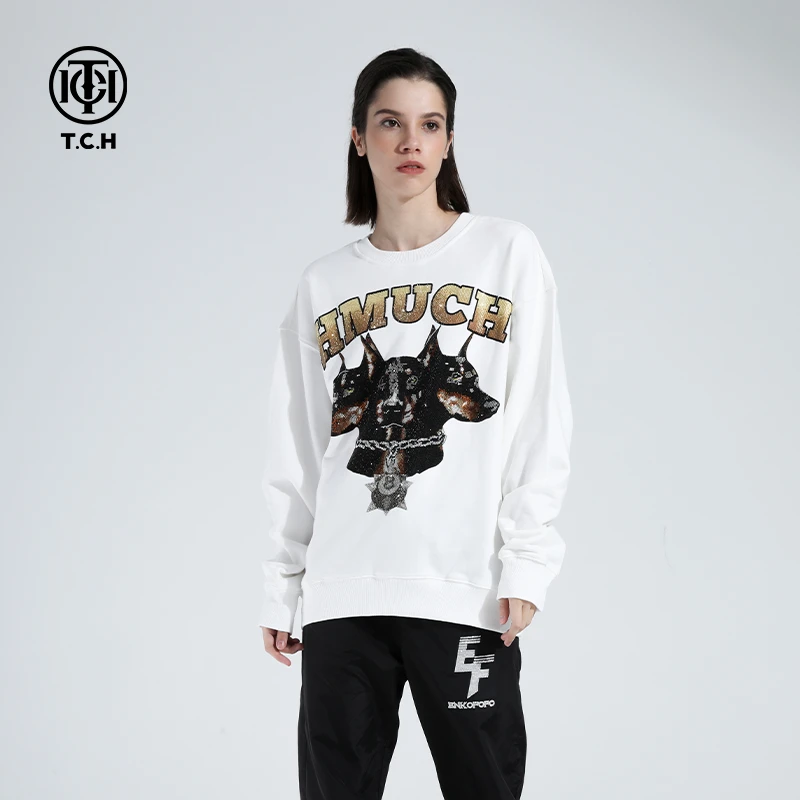 奥莱-TCH三只狗相聚字母烫钻白色圆领套头洋气卫衣T21111C6088