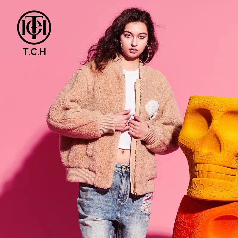 奥莱-TCH潮牌卡其色烫钻歪头小熊时尚宽松保暖毛毛外套T69D276030