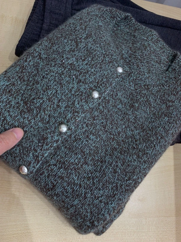 宝衣家 蓝咖花纱羊绒开衫