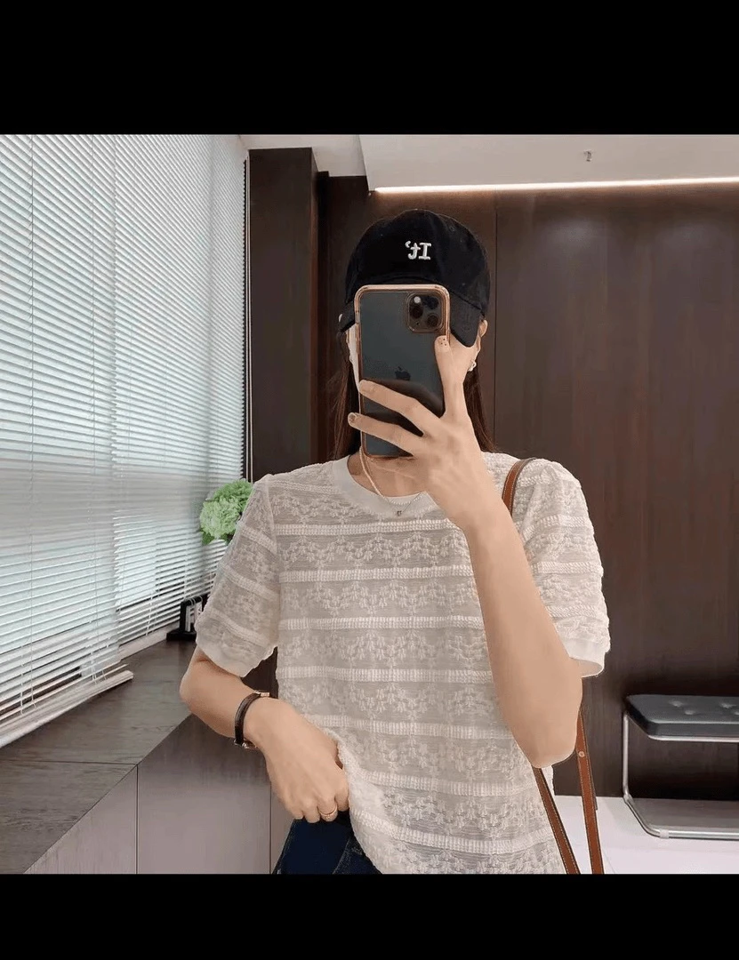 宝衣家 小朵桂花蕾丝短袖