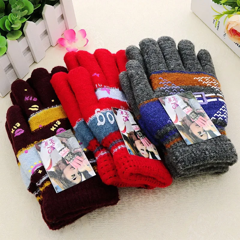 3.99一双秋冬季防寒针织马海毛学生户外卡通加绒加厚保暖骑行学生