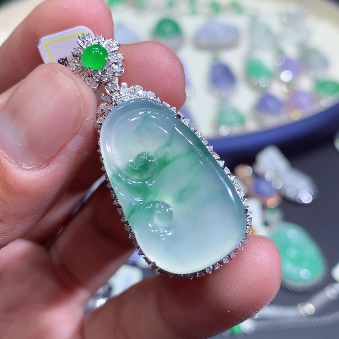 翡翠吊坠(赠链)18K金镶嵌