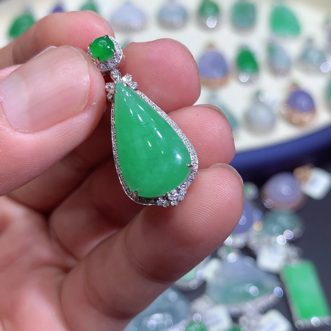 翡翠吊坠(赠链)18K金镶嵌