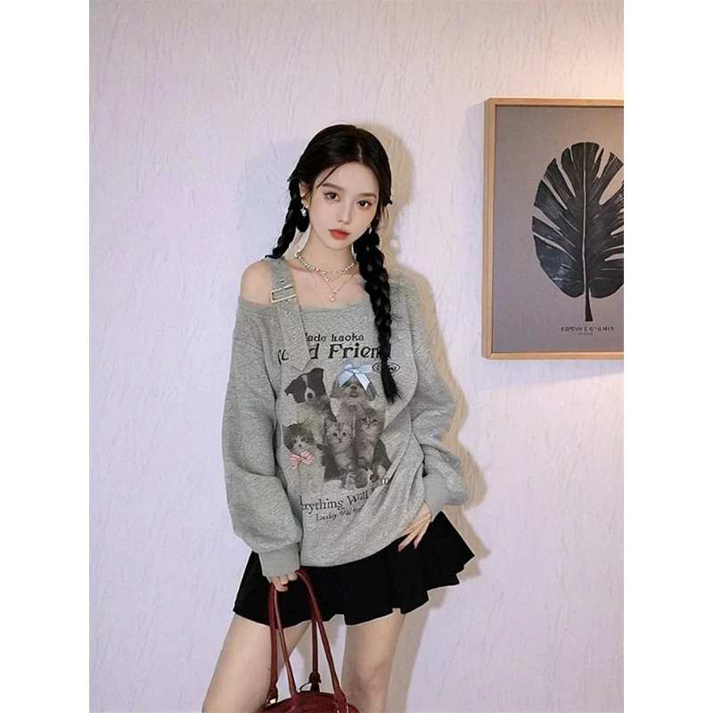 设计感狗狗印花长袖斜肩卫衣女秋冬新款宽松显瘦时尚减龄百搭上衣