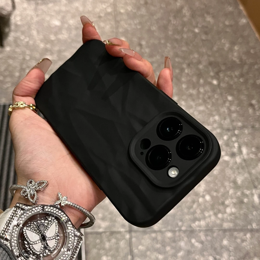 黑色肤感褶皱苹果15/13promax手机壳iPhone14全包11/12小众XSXR软