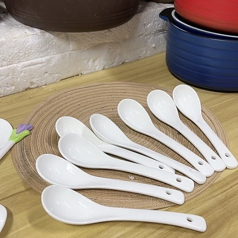 微瑕，不明火，口径16厘米，8个勺