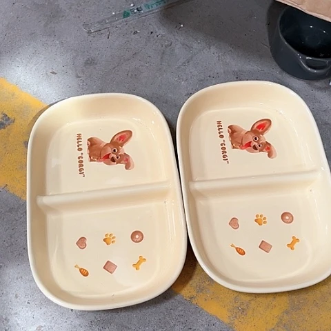 微瑕，不明火，口径24厘米，高度2.5，2个奶油狗