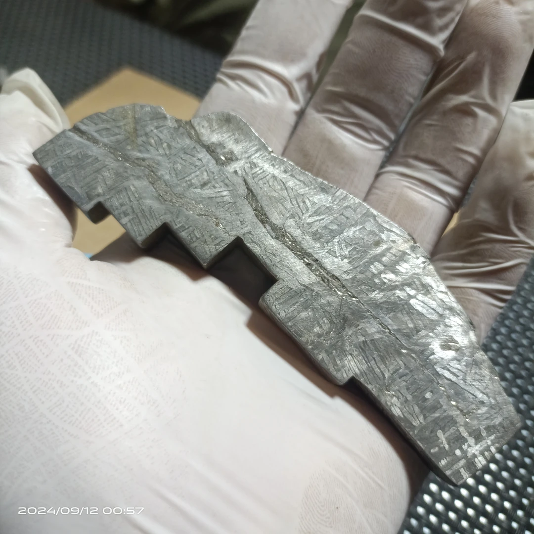 新疆阿勒泰原石摆件278.6克，104*32*12mm