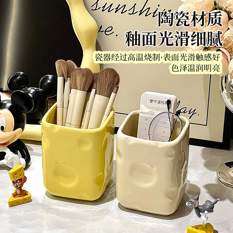 化妆品收纳盒桌面收纳化妆刷化妆刷收纳筒可爱陶瓷化妆筒高颜值