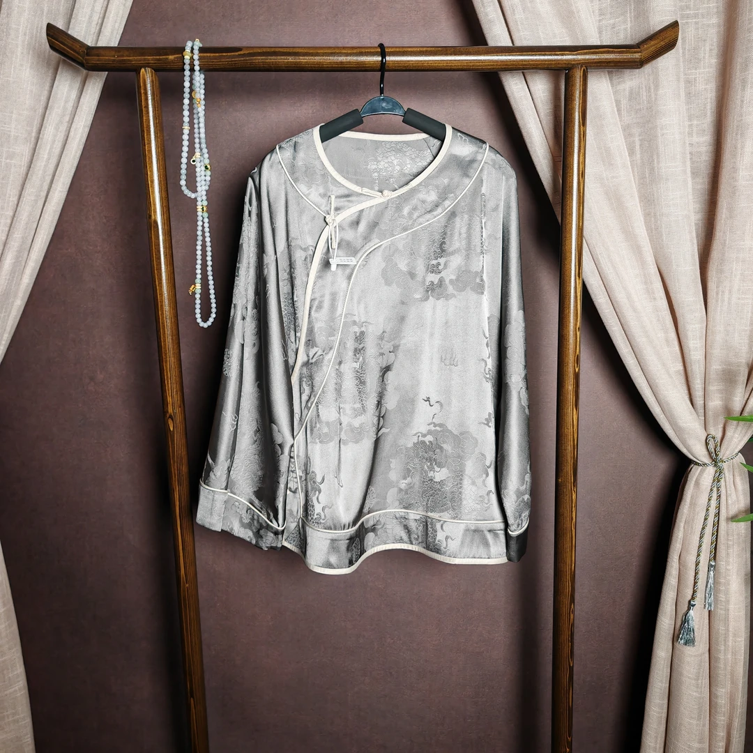 2024年新款斜襟提花倒大袖圆领盘扣新中式国风复古偏襟太太服灰色