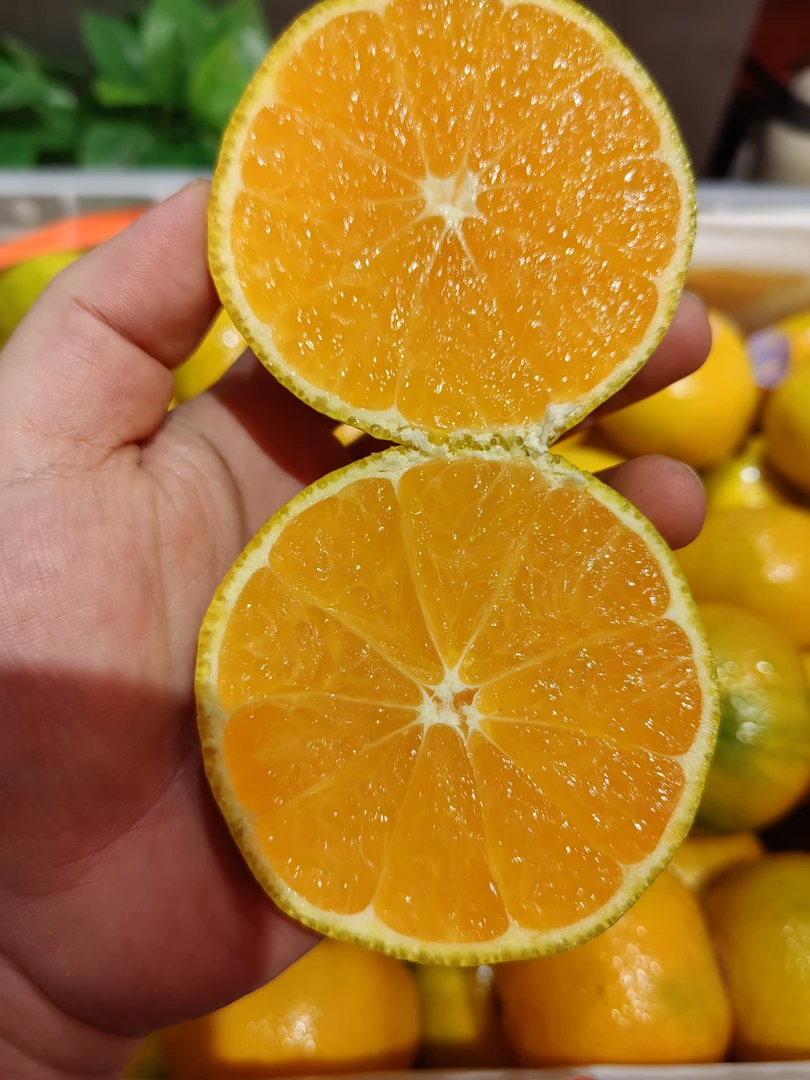 云南蜜桔，皮薄水大甜，6一斤