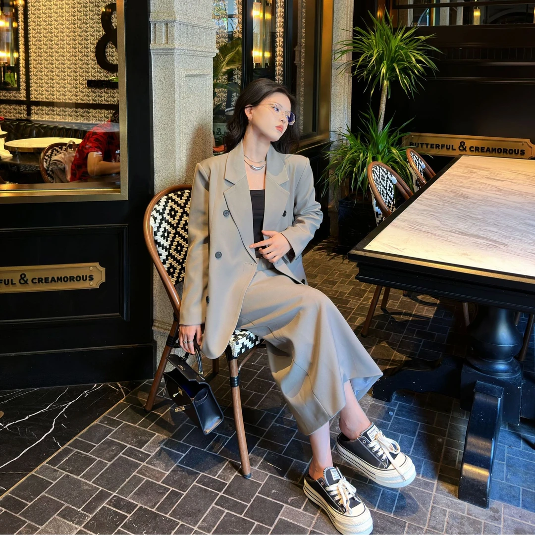 春季赫本风气质设计感显瘦西装半身裙美背两件套韩版网红小西装