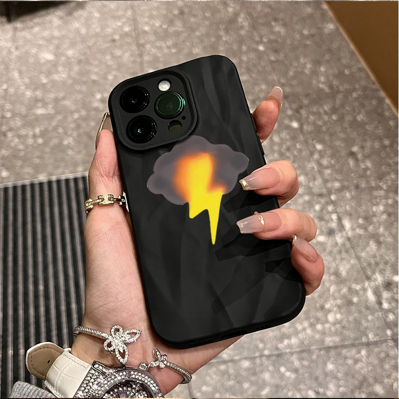 乌云闪电苹果15promax褶皱手机壳iphone14全包13p防摔11/12xr8p