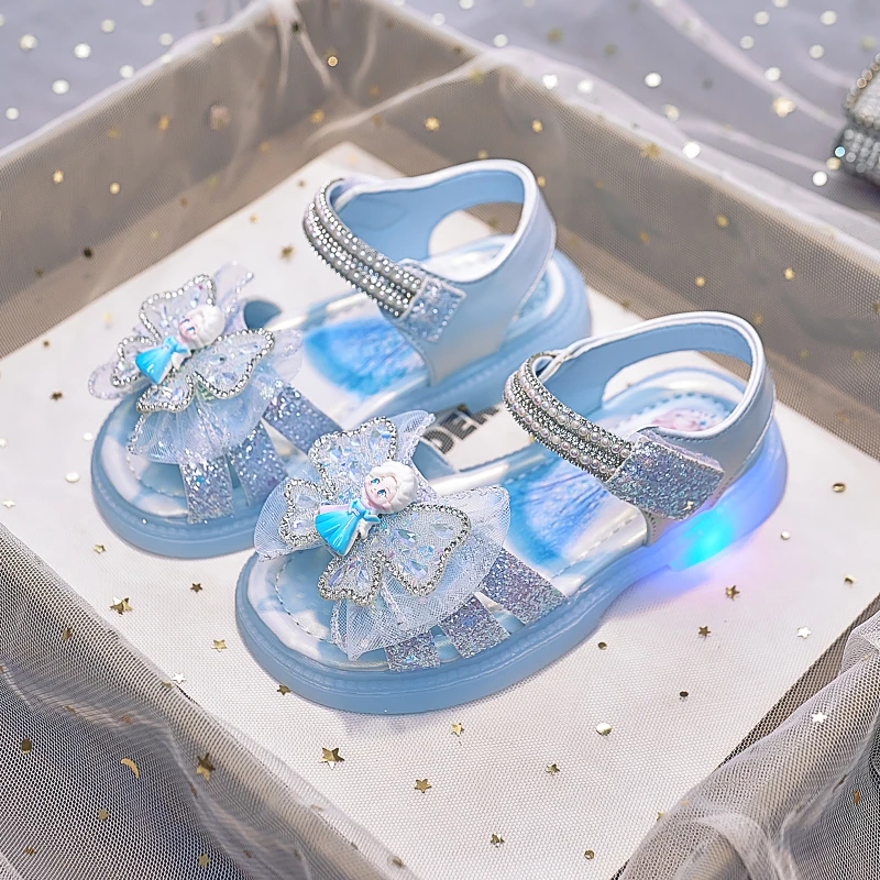 卡通女童凉鞋发光鞋2025夏季新款儿童鞋子软底水晶鞋亮灯公主鞋