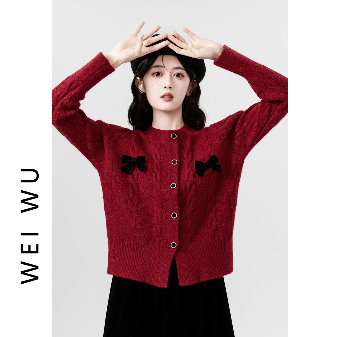 红色圆领毛衣外套女春秋2024新款小香风蝴蝶结针织开衫新年短上衣