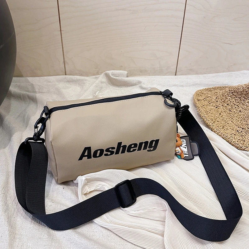 运动风字母单根椭圆形水洗斜挎包肩包短途健身包干湿斜跨百搭简约