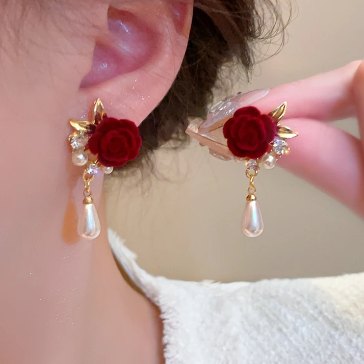 合金布艺耳饰 复古港风秋冬酒红色丝绒玫瑰珠珠耳环高级感耳钉178