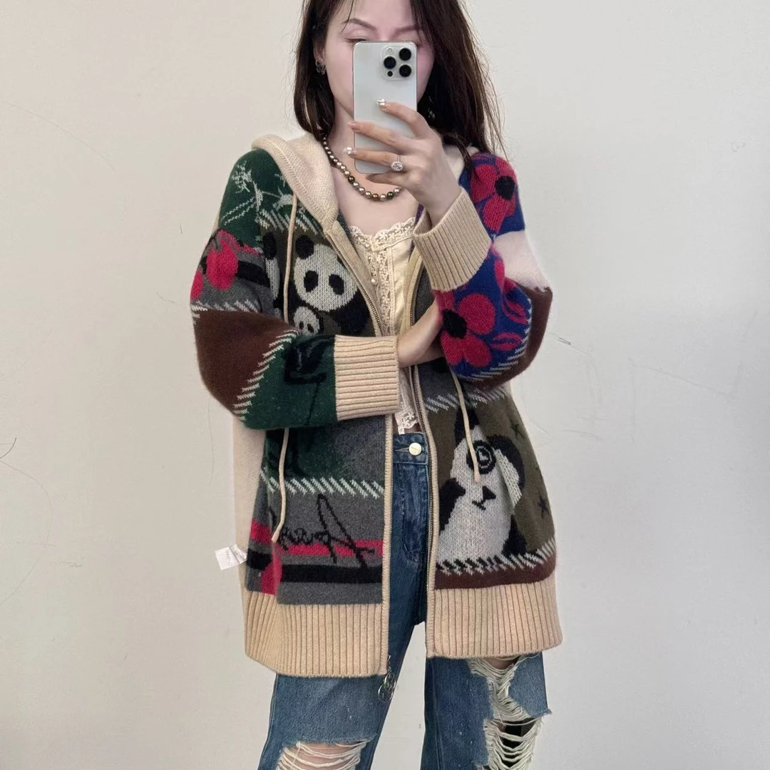 【卡诗米羊绒】23462-T熊猫图案手工刺绣潮牌时尚女款针织宽松上衣