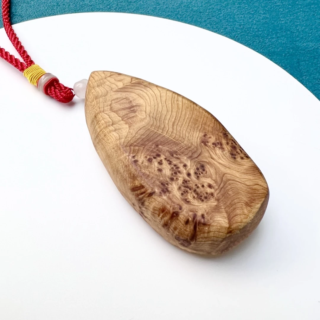 【城丽】崖 水滴状手把件/个(不规则状编绳颜色多样性)FL-937