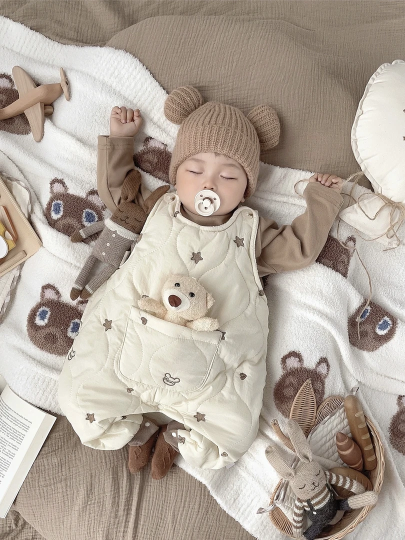 婴儿夹棉连体衣服加绒加厚宝宝背带裤套装新生儿童外出爬服秋冬