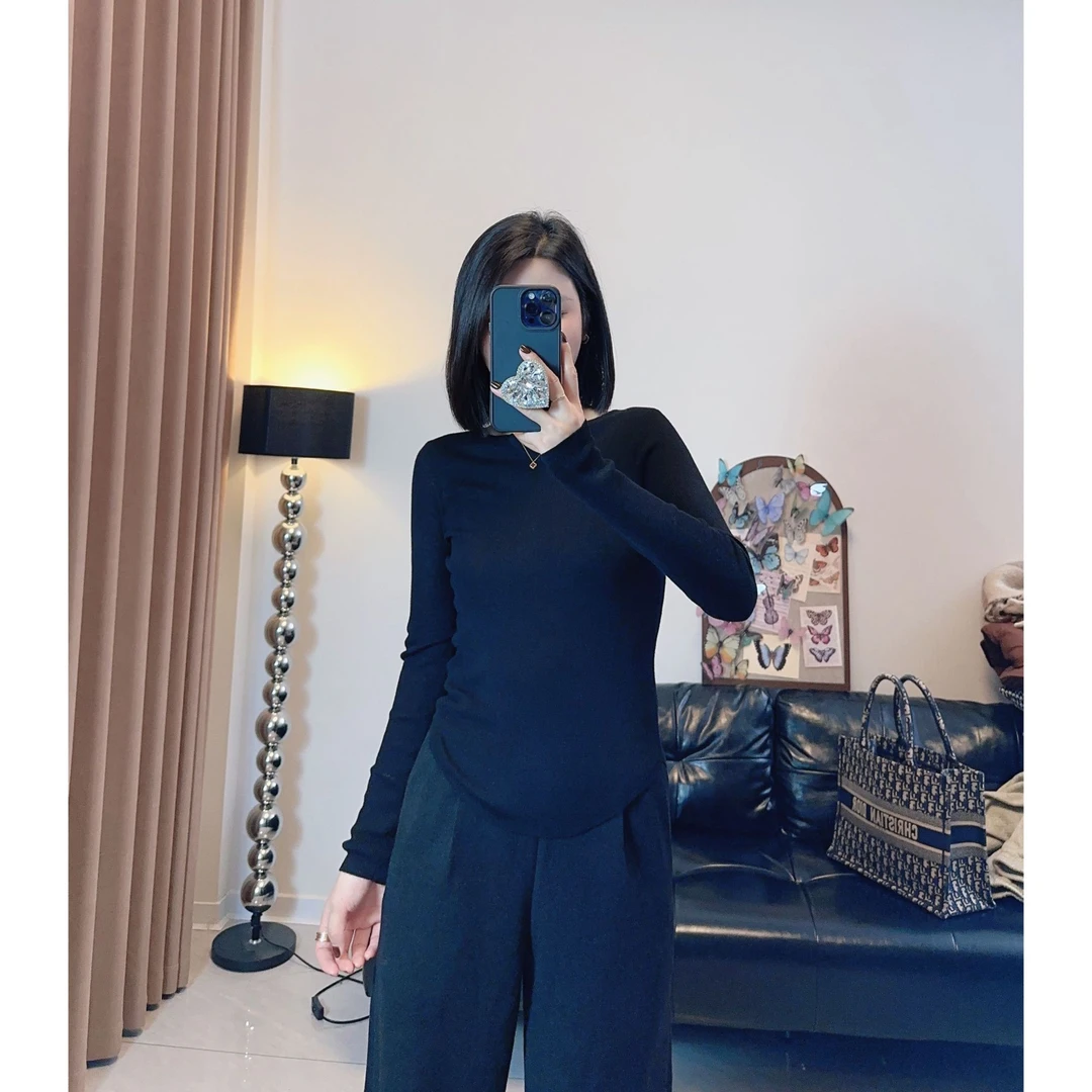 《YI YI》30280小V领打底衫2024年秋冬新款气质修身无缝打底上衣