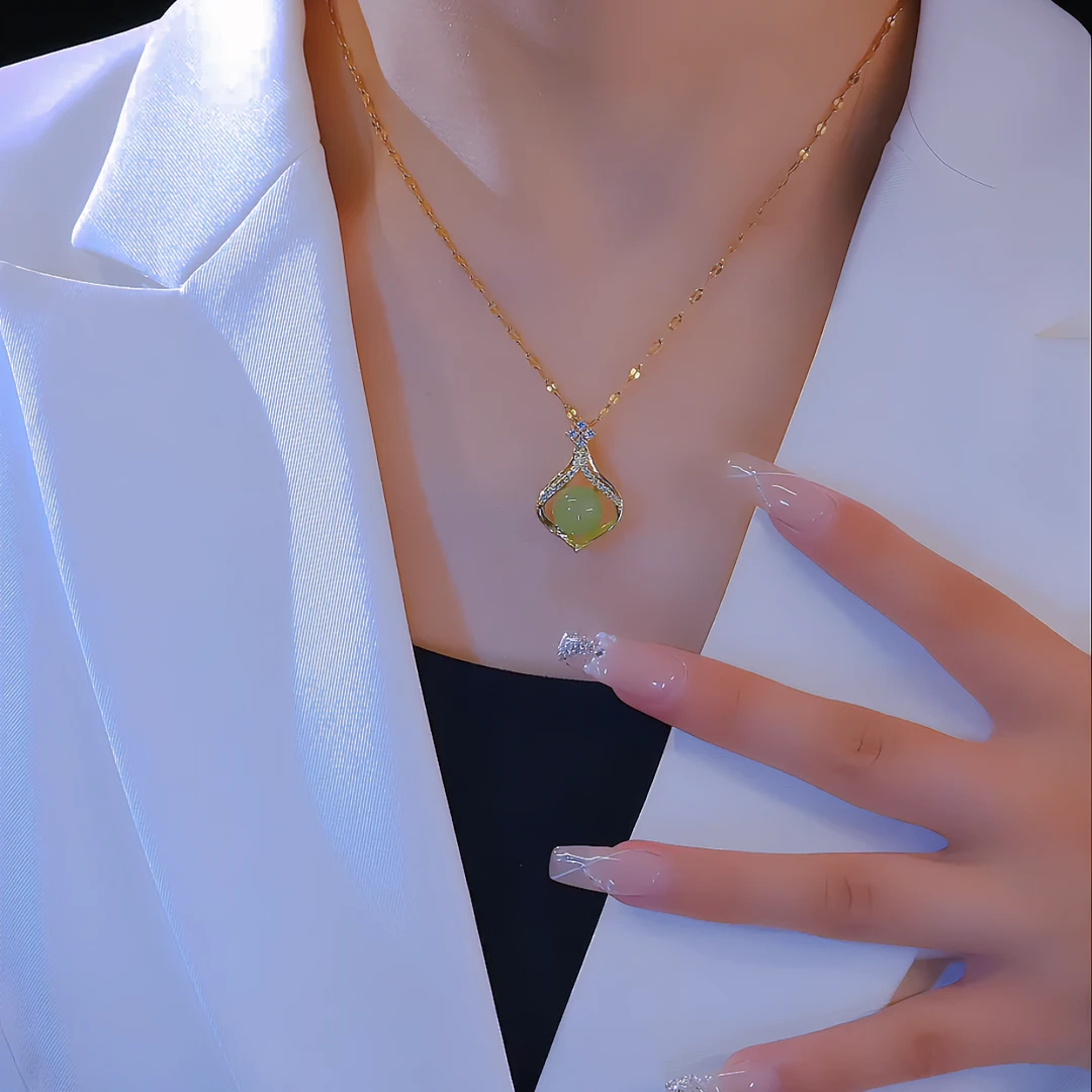 钛钢项链 小荷包吊坠轻奢时尚百搭镶嵌坠链绿色气质可水洗不掉色