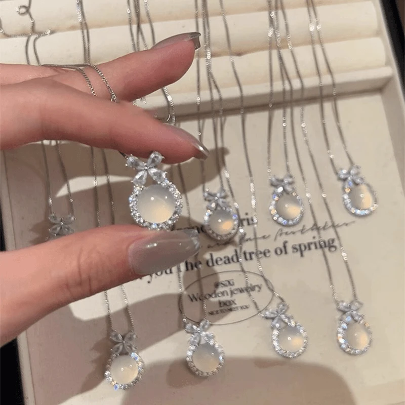 钛钢项链 轻奢冰透白吊坠项链女设计感精致高级感小香风锁骨链ins