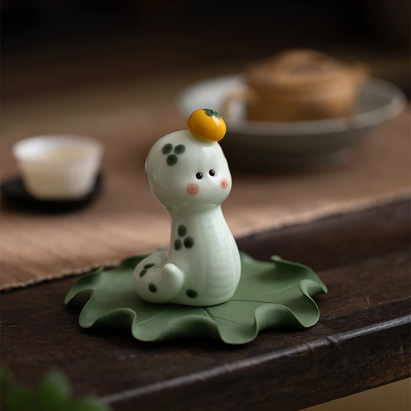 青瓷柿子小蛇茶宠家居摆件精品可爱萌宠青蛇客厅装饰工艺品小茶玩