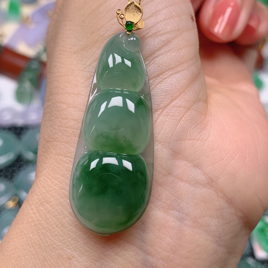 缅甸天然A货翡翠， 冰晴飘花福豆233/909尺寸40.8-16.5-6.5