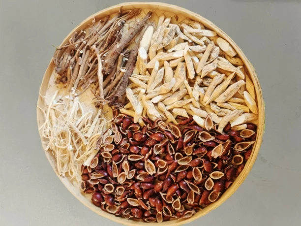 广西三蒸三晒金樱子牛大历千斤拨龙抬头组合