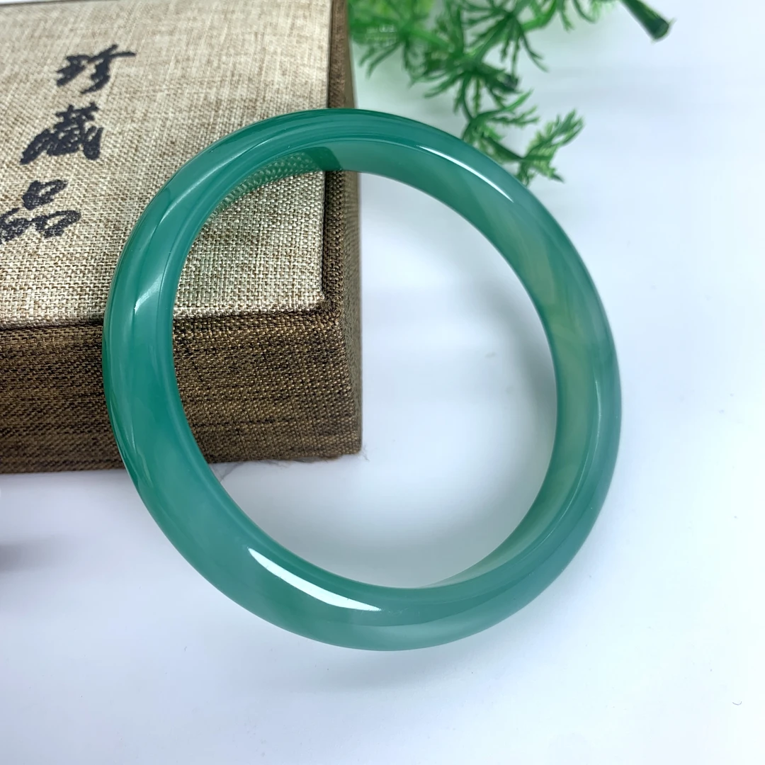 天然玛瑙玉髓手镯绿色礼物玉石素圈镯子颜色微差纹路随机