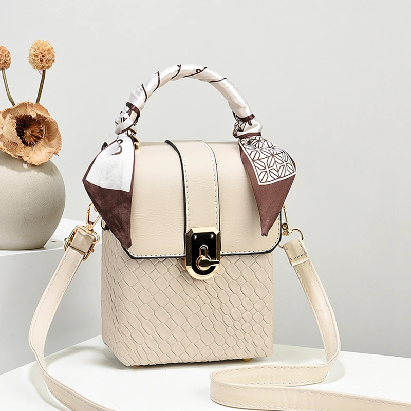 小众独特设计感锁扣手机包气质女士单肩小包包迷你高级感斜挎女包