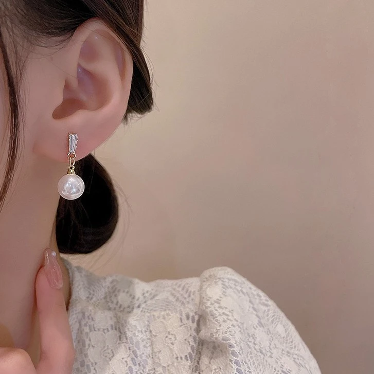 铜合金耳饰 秋冬新款锆石几何形耳钉百搭耳环女小众简约轻奢优雅