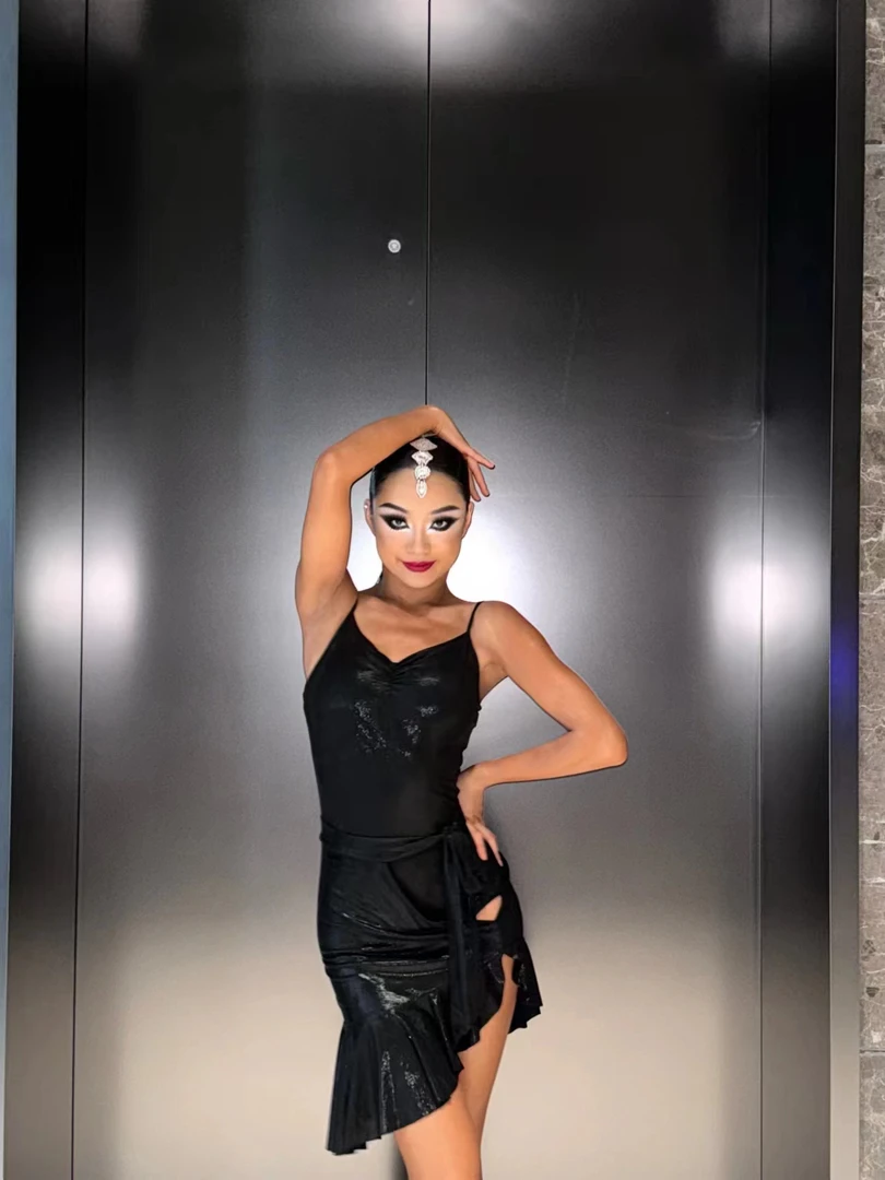 Twinkei舞服简约细闪拉丁舞套装