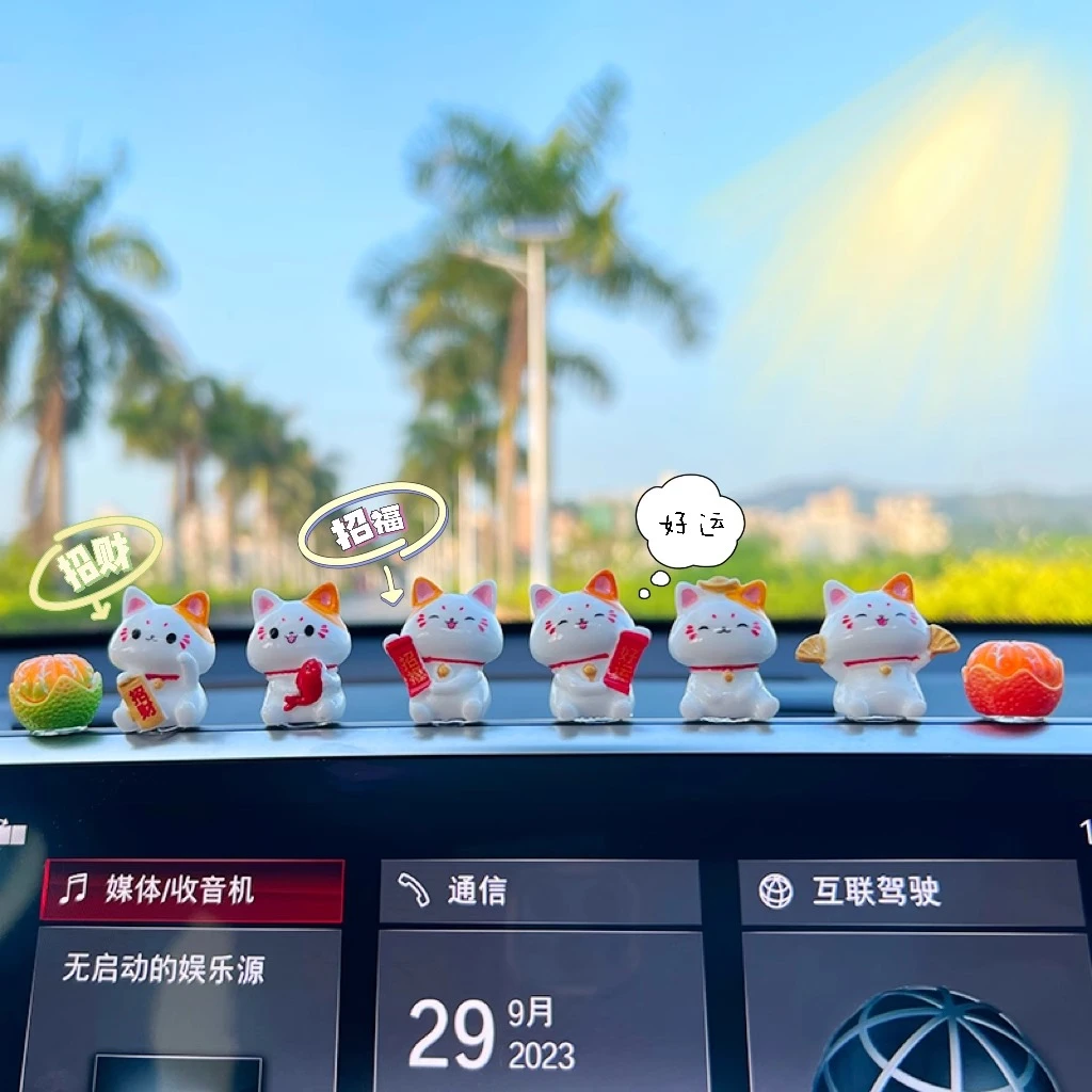 2024新款网红可爱招财猫汽车摆件车内中控台迷你公仔摆件装饰用品